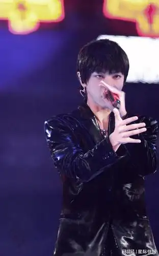 用美貌飒人脸蛋天才华晨宇