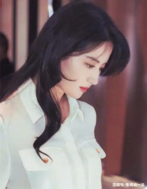 迪丽热巴时尚感超足的挺括白衬衫,还有,刘亦菲,吴宣仪,欧阳娜娜