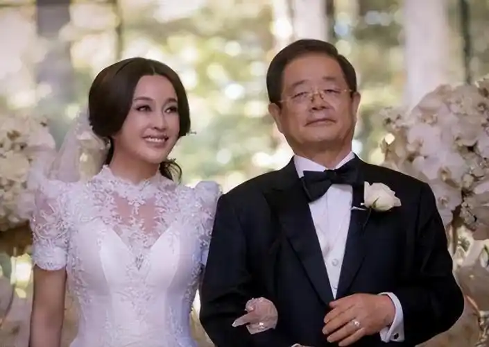 回顾刘晓庆4段婚姻无儿女把外甥当儿子养了半生晚年靠他支撑