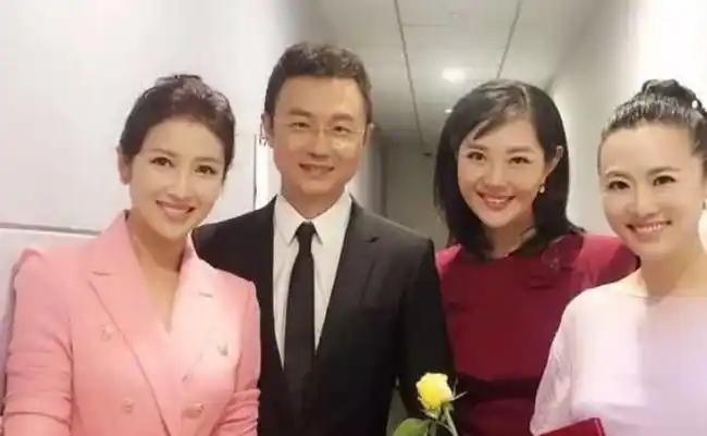 央视国脸刚强娶二婚北京一姐春妮秀鞠萍透露细节听羞众人