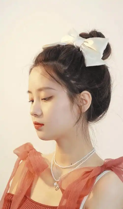 刘海过渡期太尴尬?这6种超简单的方法让你美美出门!_造型_时尚_整理