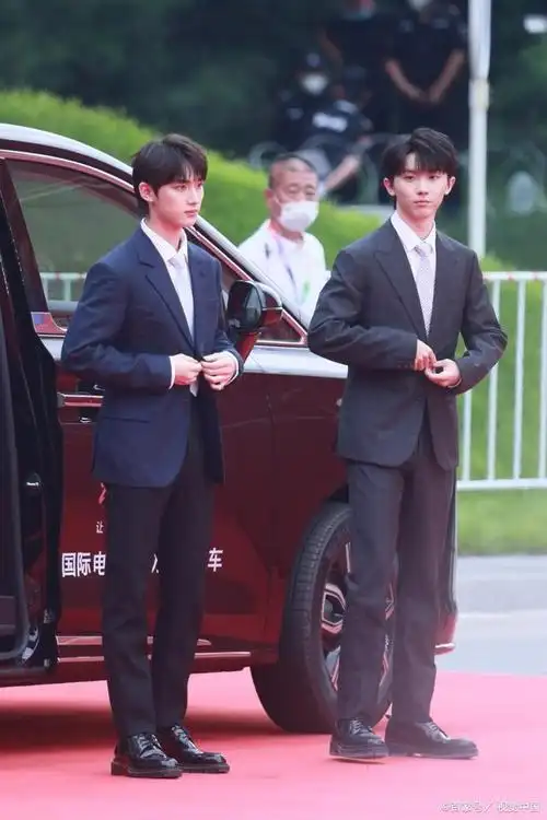 马嘉祺今年刚考上大学,不是大一么?