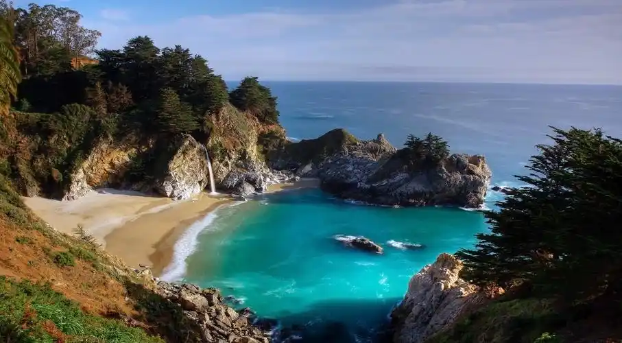 壮观漂亮的海湾俯瞰美景-欧莱凯设计网