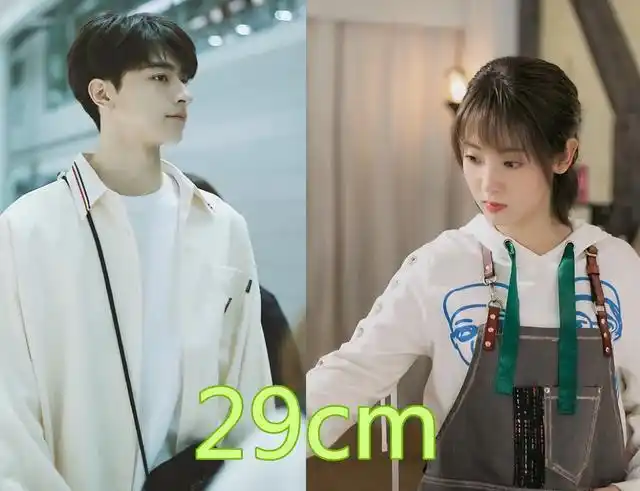 他们两个在剧中身高差距也很大,邢菲的身高是158cm,所以两个人的"最萌