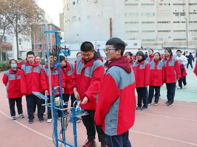 走进兰州市第二中学青少年创客教育基地侧记