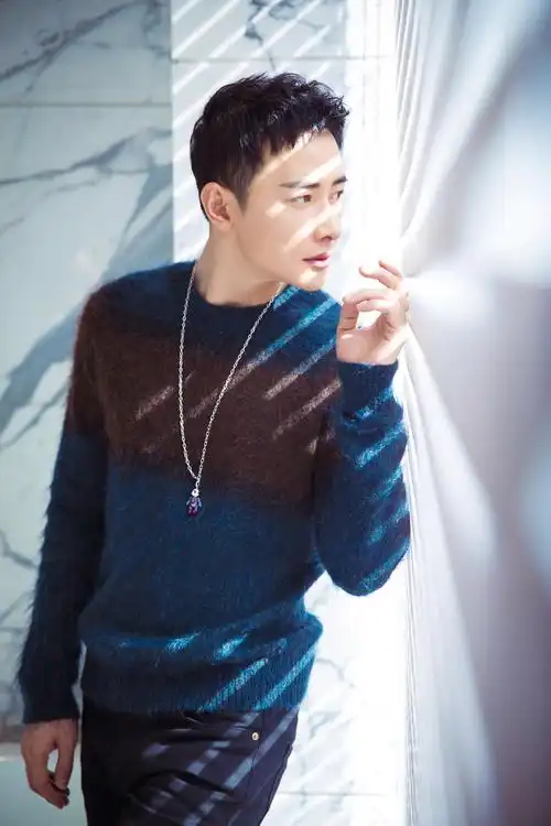 p>罗晋,1981年11月30日出生于江西省宜春市铜鼓县,中国内地影视男