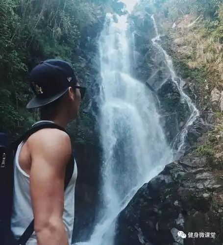 胸肌寸头腹肌,《环太平洋2》的大半颜值居然是被赵雅芝小儿子撑起来的