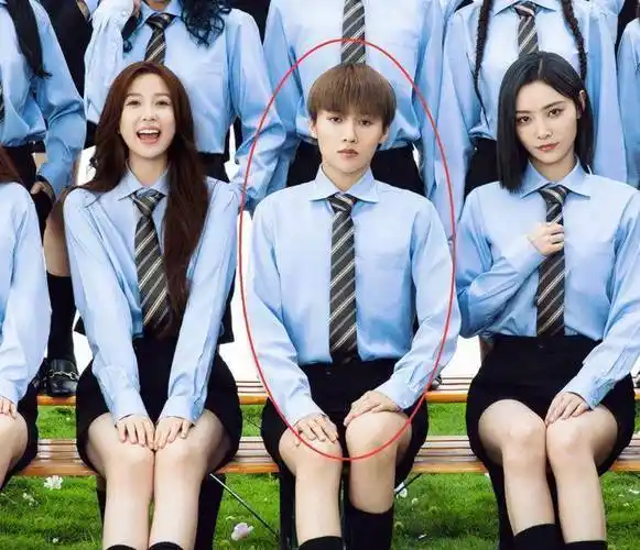 《青你2》毕业照刘雨昕c位,我却只关注虞书欣,演员表现力太强了_表情