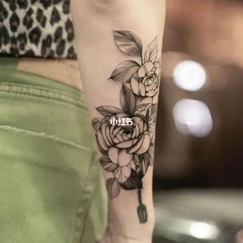 素花半臂女生清新淡雅纹身濮阳网红纹身