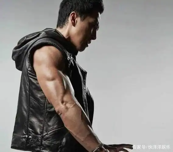 甄子丹57岁肌肉逆生长,观众称:堪比30岁年轻人