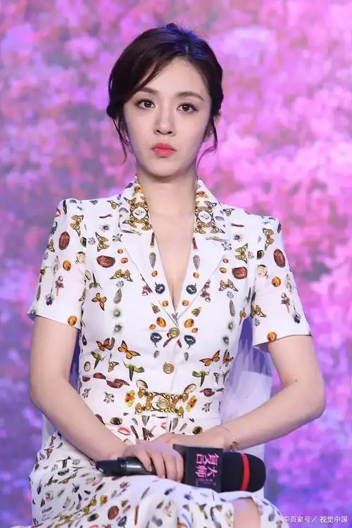 王晓晨疑似新恋情曝光,与神秘男子碰面引发热议