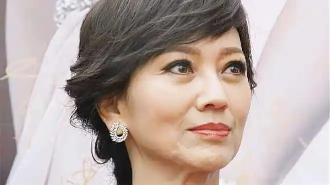 别再吹什么"冻龄"了,看到赵雅芝的素颜后,都是唬人的