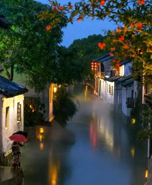 周庄素有"江南第一水乡"之称,既有最具代表性的江南水乡风貌又兼具