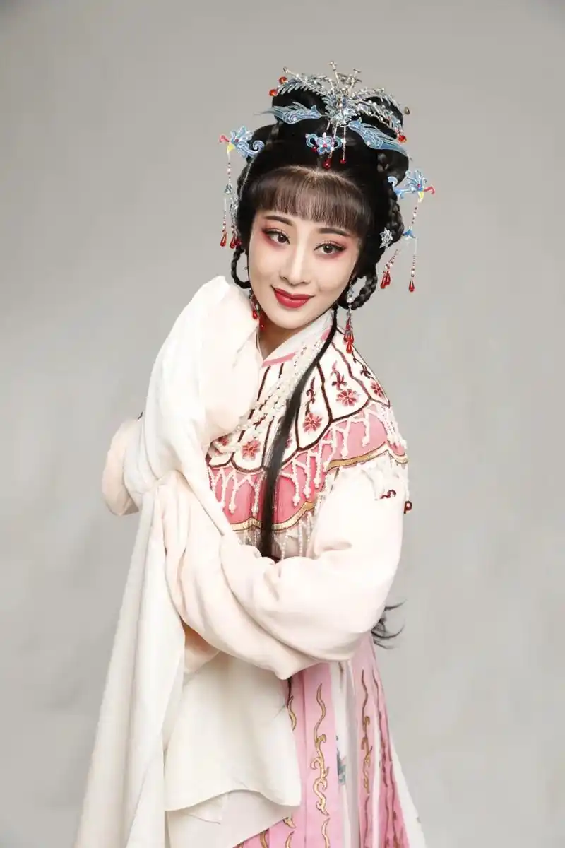 谁说戏曲不抖音 我的女神@越剧演员 王佳慧  大家喜欢的可 - 抖音