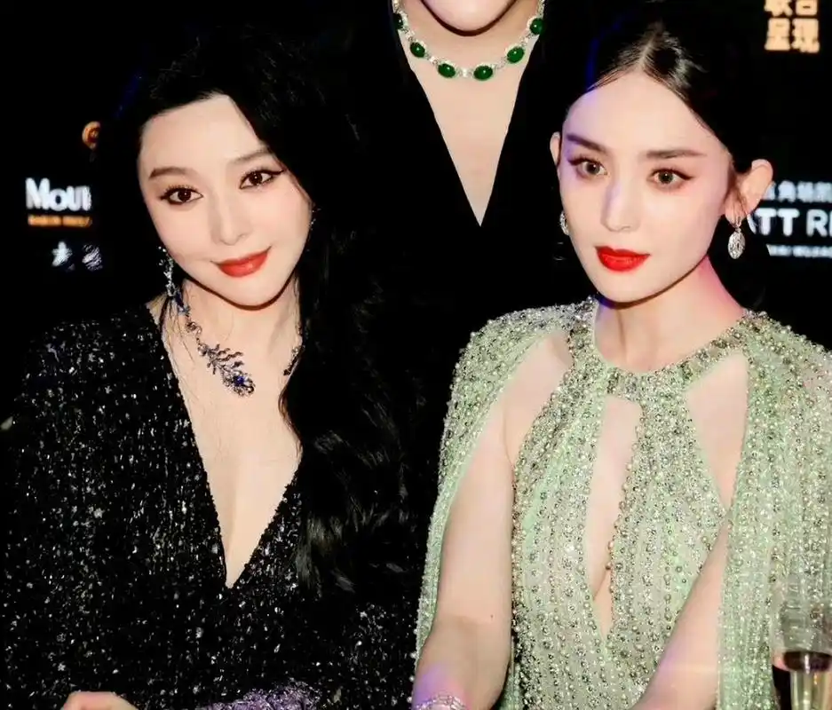 范冰冰和古力娜扎同框,娜扎更胜一筹,年轻就是好