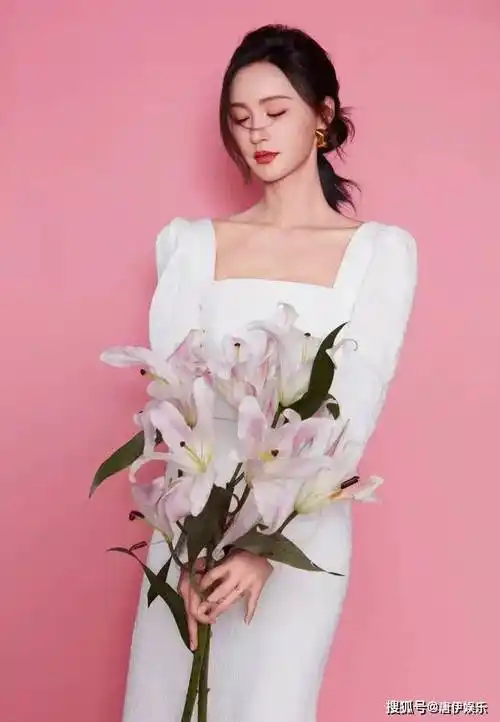 张歆艺43岁生日温馨庆生,袁弘和儿子相伴,状态极佳少女感满满.