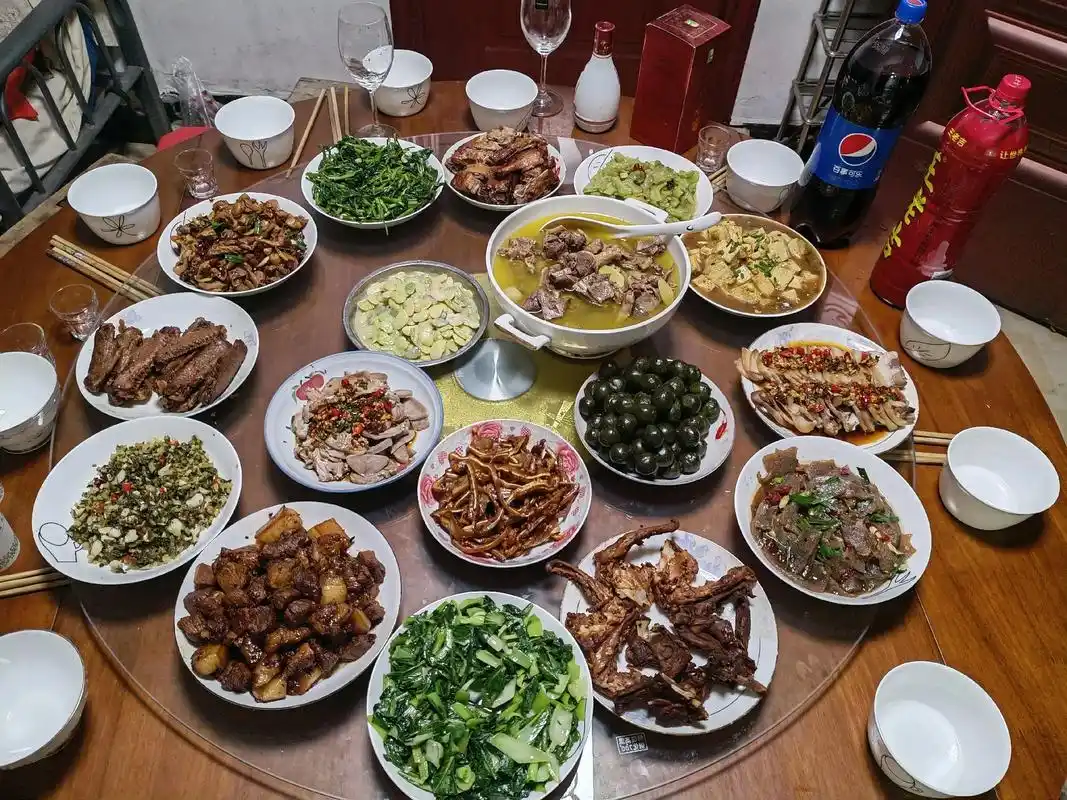 和妹妹为父亲做一桌家常菜,祝老父亲生日快乐!身体健康!时光压 - 抖音