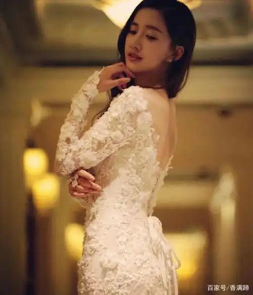 陈欣予以优雅气质取胜,身材高挑,外形甜美靓丽,喜欢她吗?