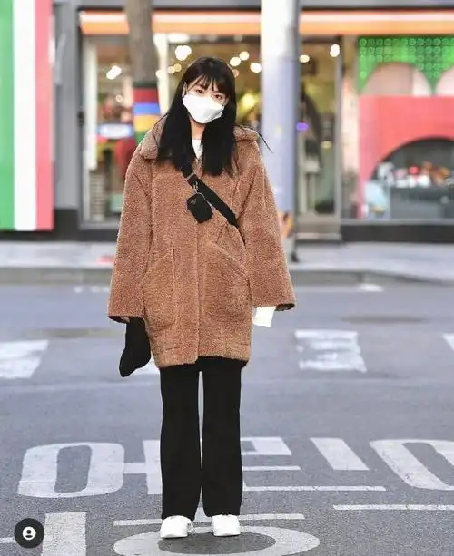 韩国街拍摄影师首尔街头的时髦女孩秋冬穿搭范本