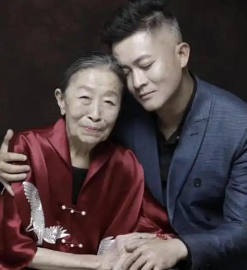 丑娘张少华病逝1年多了丈夫张惠宝的痴爱让人泪目