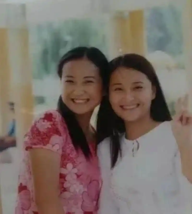 回顾贾玲母亲早逝男友抛弃姐姐供她9年冯巩管她吃住