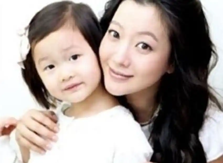 金喜善因女儿长得丑被质疑整容网友解释没长开11年后惨遭打脸