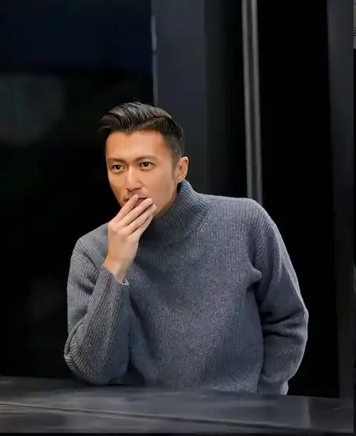 25岁粉丝滑雪偶遇谢霆锋,发文称其为叔叔,引发网友不满_照片_身材