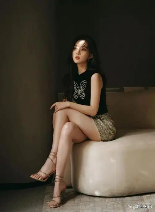 今天偶然看到了孟子义的照片,真是被她的修长大长腿感叹到了!