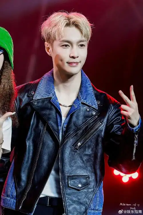 好想戳一下张艺兴酒窝