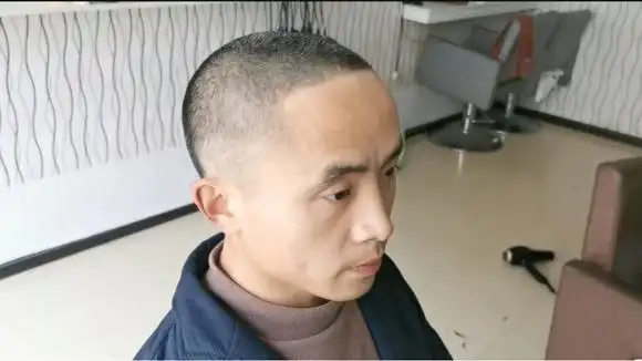 男人发型就剪这款3毫米"寸头",精神又显男儿本色,清爽霸气百-时尚视频