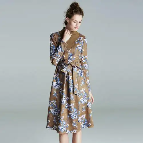 颜域品牌女装2017冬季新款复古撞色宽松腰带麂皮绒长袖印花连衣裙