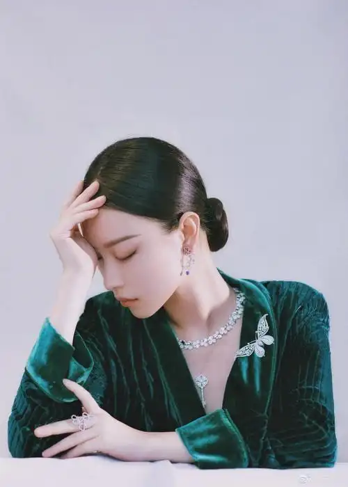 倪妮×tiffany&co. /祖母绿与高级感