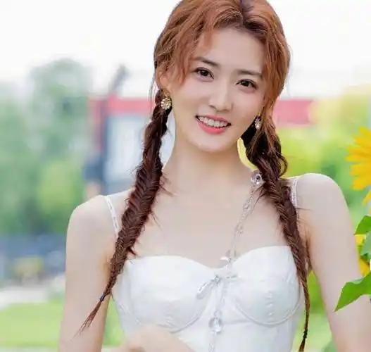 徐璐到底多有底气,拍上海牧云记时,黄轩对徐璐一见钟情,追了徐璐10年