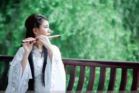 求江南女子吹笛图片