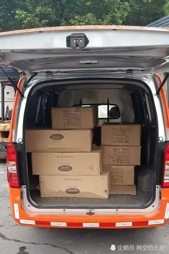 疑雾重重,23岁姑娘从货拉拉货车上离奇跳车身亡_腾讯新闻