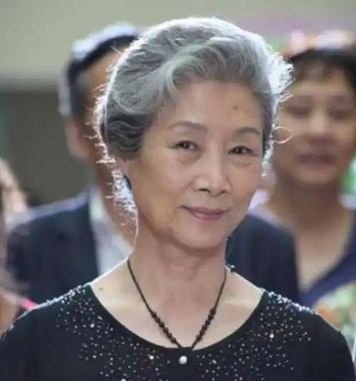 国家一级演员吕中,儿子是导演,儿媳是影后,女儿更是国人的骄傲