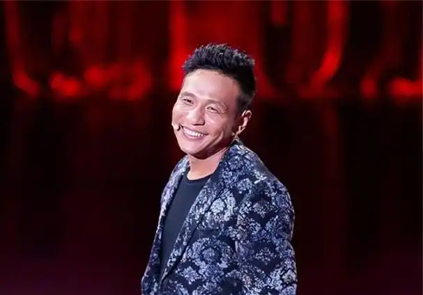 宋小宝:成名后抛弃发妻,转身娶年轻粉丝,如今生活怎样了