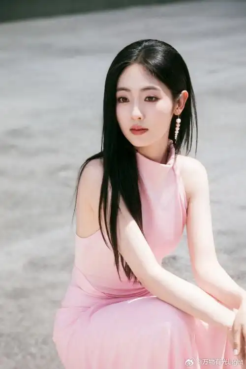 邢菲粉裙##时尚日报