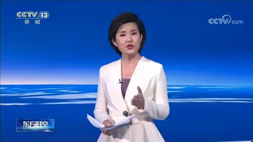 2020413央视新闻频道东方时空主播王宁未佩戴眼镜出镜主持的一期op