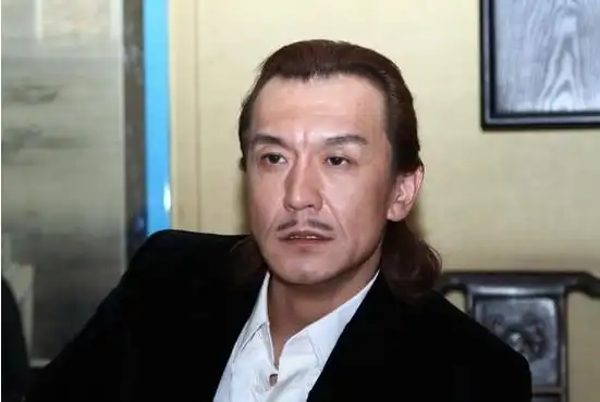 李咏八字胡和王冠贴身热舞 称主持教书两不误(图)-河北新闻-河北新闻