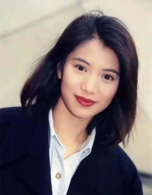 如何评价港姐袁咏仪的颜值?