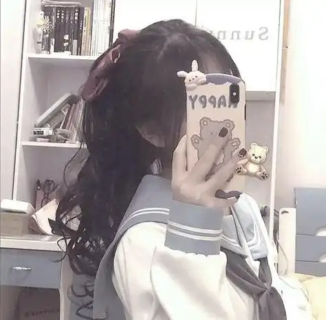 用手机挡脸的女生头像可爱高清