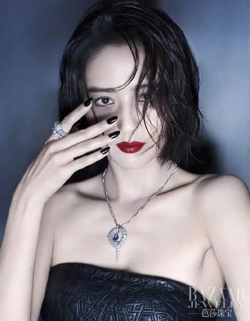 佟丽娅红唇黑裙大秀性感 气质冷艳撩人心