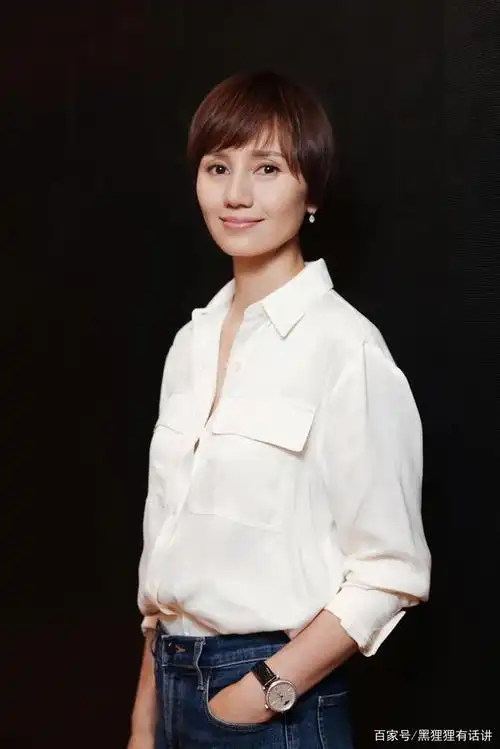 2022年7月30日,出道20多年的袁泉终于捧回了人生中第一座影后桂冠