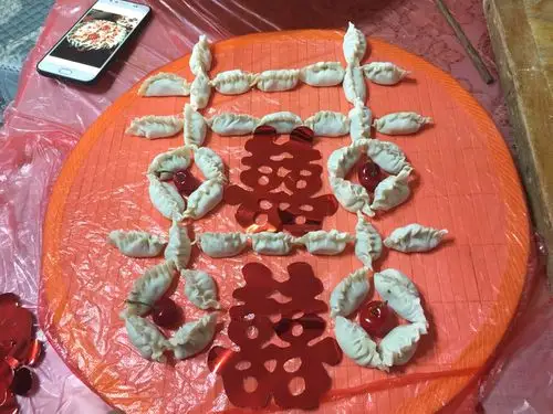 在这美好的时刻献上我的祝福:祝一对新人百年好合,一生幸福!