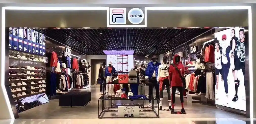 一直以来斐乐都是以艺术性的运动品牌为代表,斐乐的特点就是在运动服