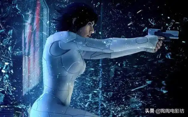 动作戏也是小菜一碟,《超体》《攻壳机动队》等用实力告诉你,毫无挑战