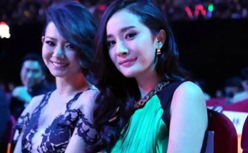 杨幂的几位闺蜜,各个是一线顶流,名利之后还有谁?_景甜_迪丽热巴_杨颖