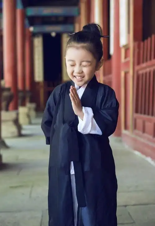 最萌小道士萌态可掬可爱值爆表