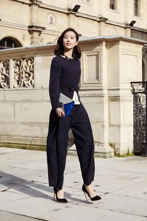 刘诗诗漫步巴黎优雅街拍